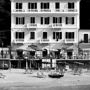 *** Hotel Baia Italy